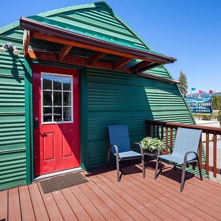 Sky Eco - Glacier General Store And Cabins Coram Exterior foto