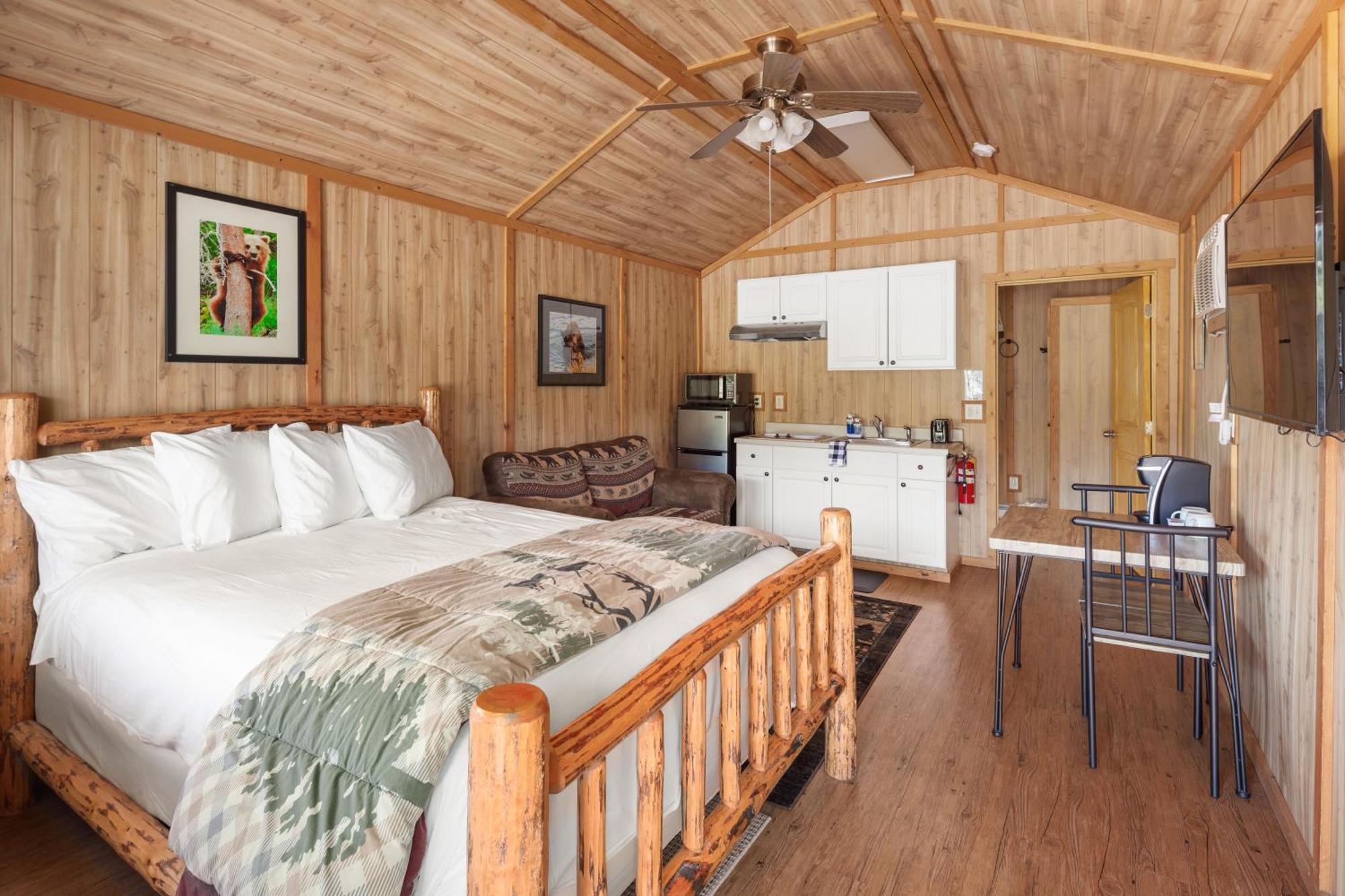 Sky Eco - Glacier General Store And Cabins Coram Exterior foto